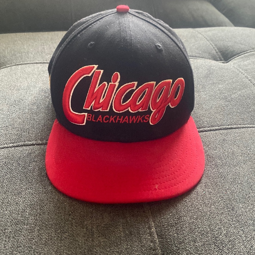 Chicago Blackhawks Hat Medium-Larger Like New